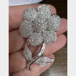 18K White Gold Diamond Flower Brooch
