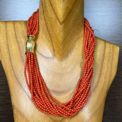 Beautiful Italian Coral Necklace w/ 18K Yellow Gold Clasp
