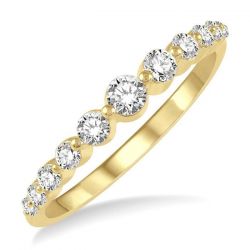 Graduated Diamond Fashion Ring
